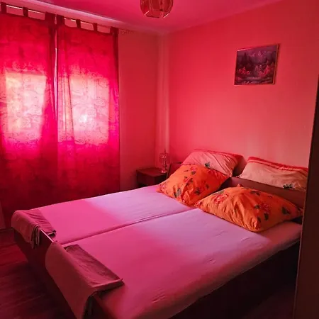 Apartment End Of The Road ,orange Trogir