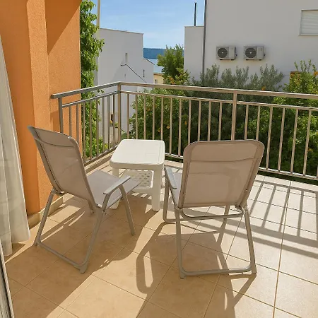 Apartment End Of The Road ,orange Trogir